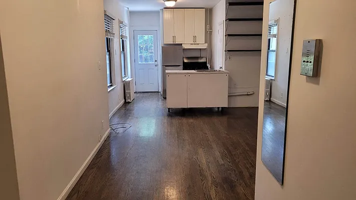 Rented by Delmark Realty LLC | media 40