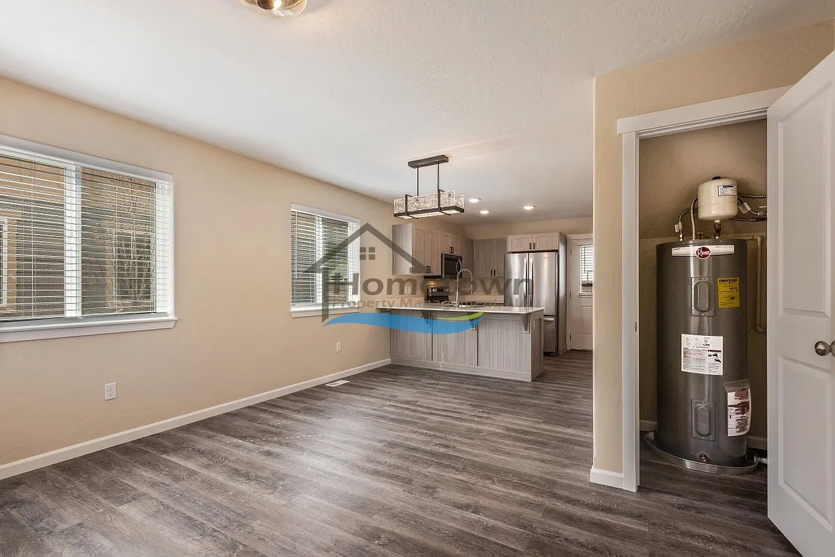 2 bed, 1.5 bath, 972 sqft, $1,875 — Photo 3