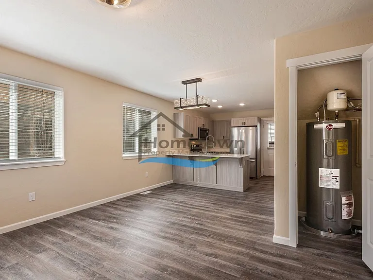 705 E Alaina Ave — Photo 3