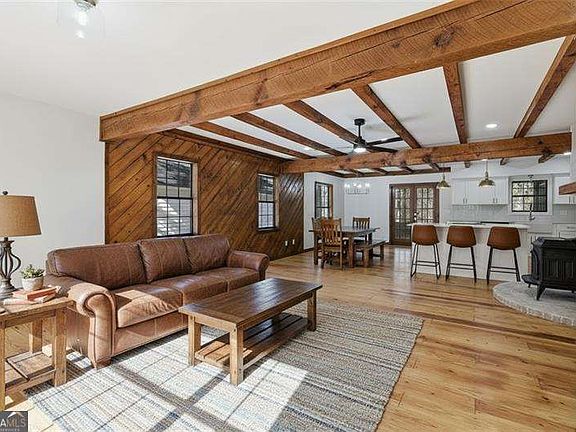 5th image of 214 Bruce Rd