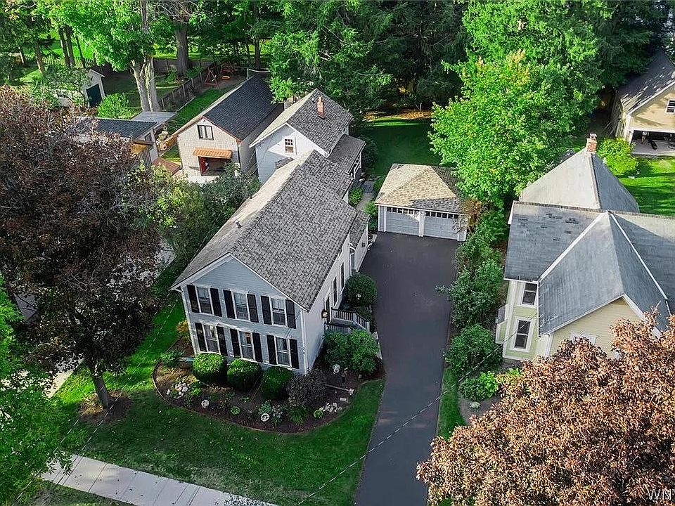 1st image of 370 Oakwood Ave