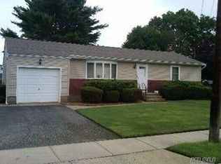 15 Garfield Ave, Farmingdale, NY 11735