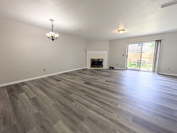 5th image of 3027 Candlewyck Ln E