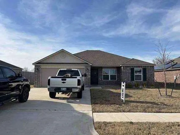 695 Foxtail Dr, Newcastle, OK 73065