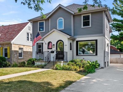 4954 North Diversey BOULEVARD, Whitefish Bay, WI, 53217