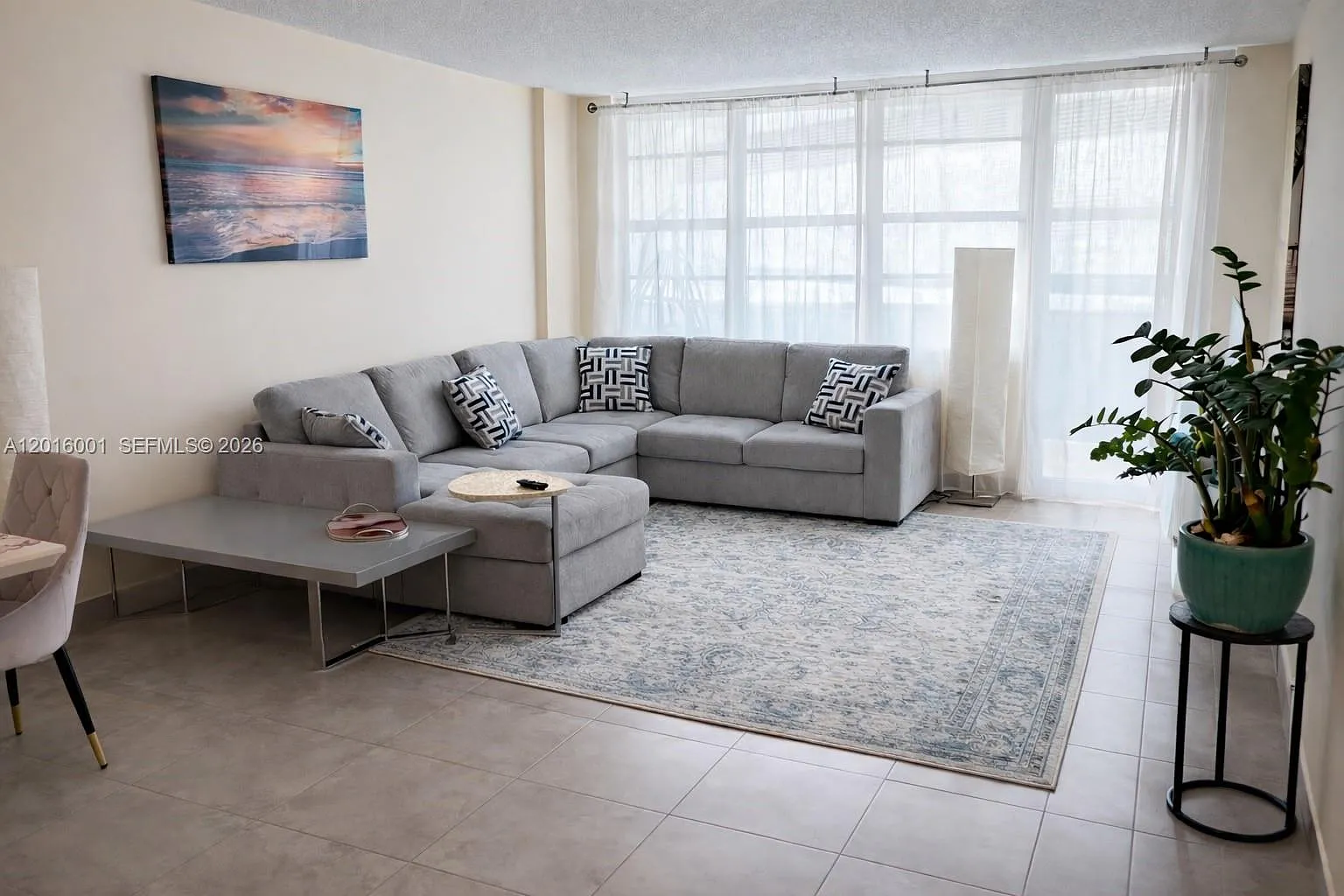 Sea Air Towers Condo — Photo 2