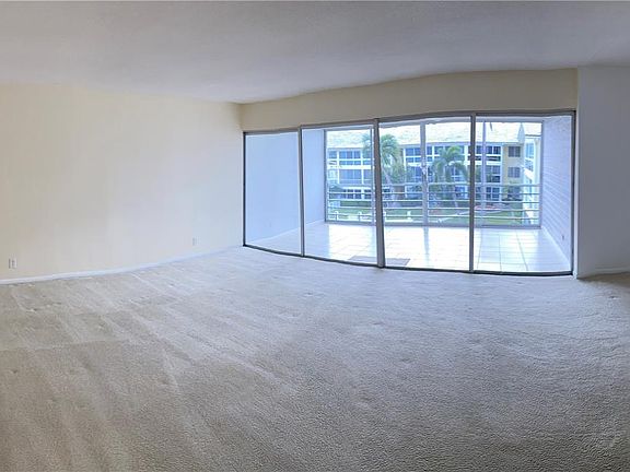 4th image of 3000 NE 48th St APT 306