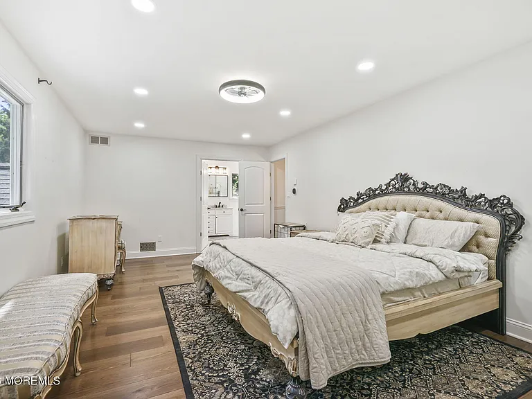16 Phyllis Pl — Photo 21