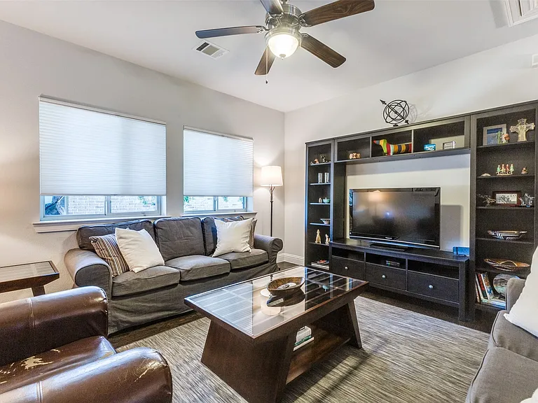 4008 N Cresthaven Rd — Photo 24