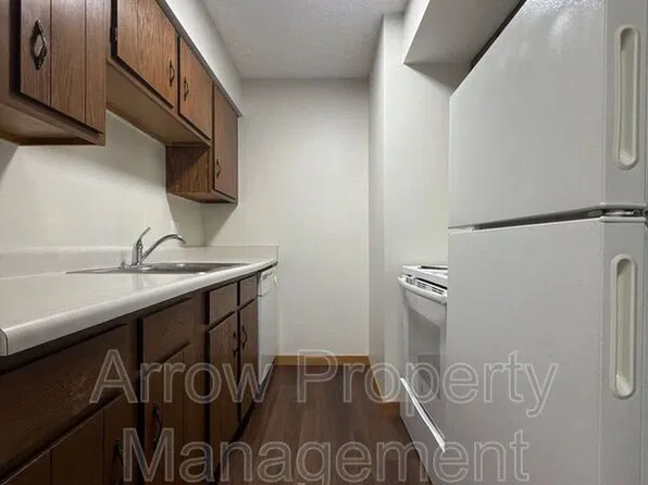 1431 D St APT 10, Lincoln, NE 68502