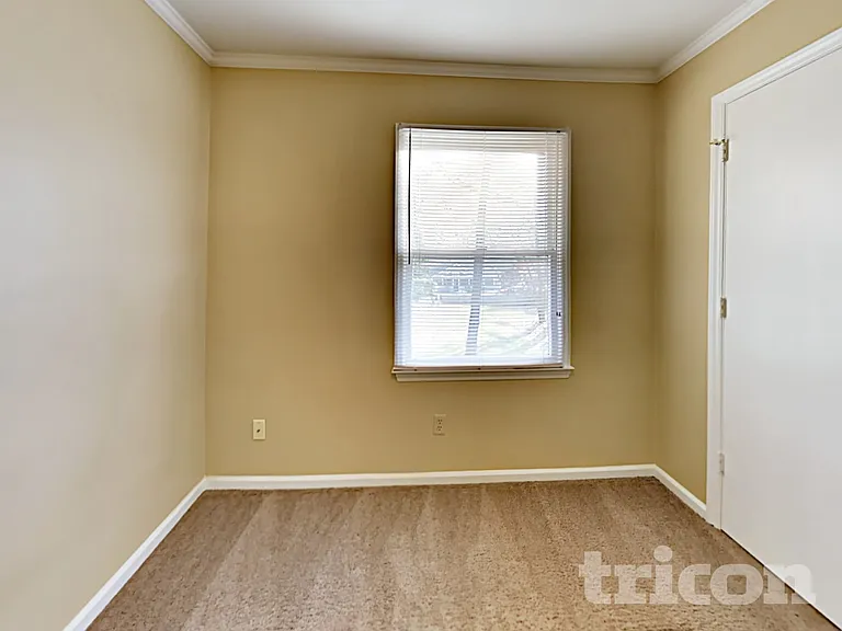 2820 Royal Ridge Ln — Photo 12