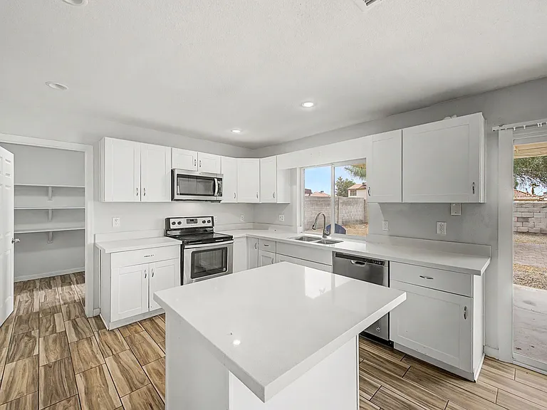 5439 W Becker Ln — Photo 7