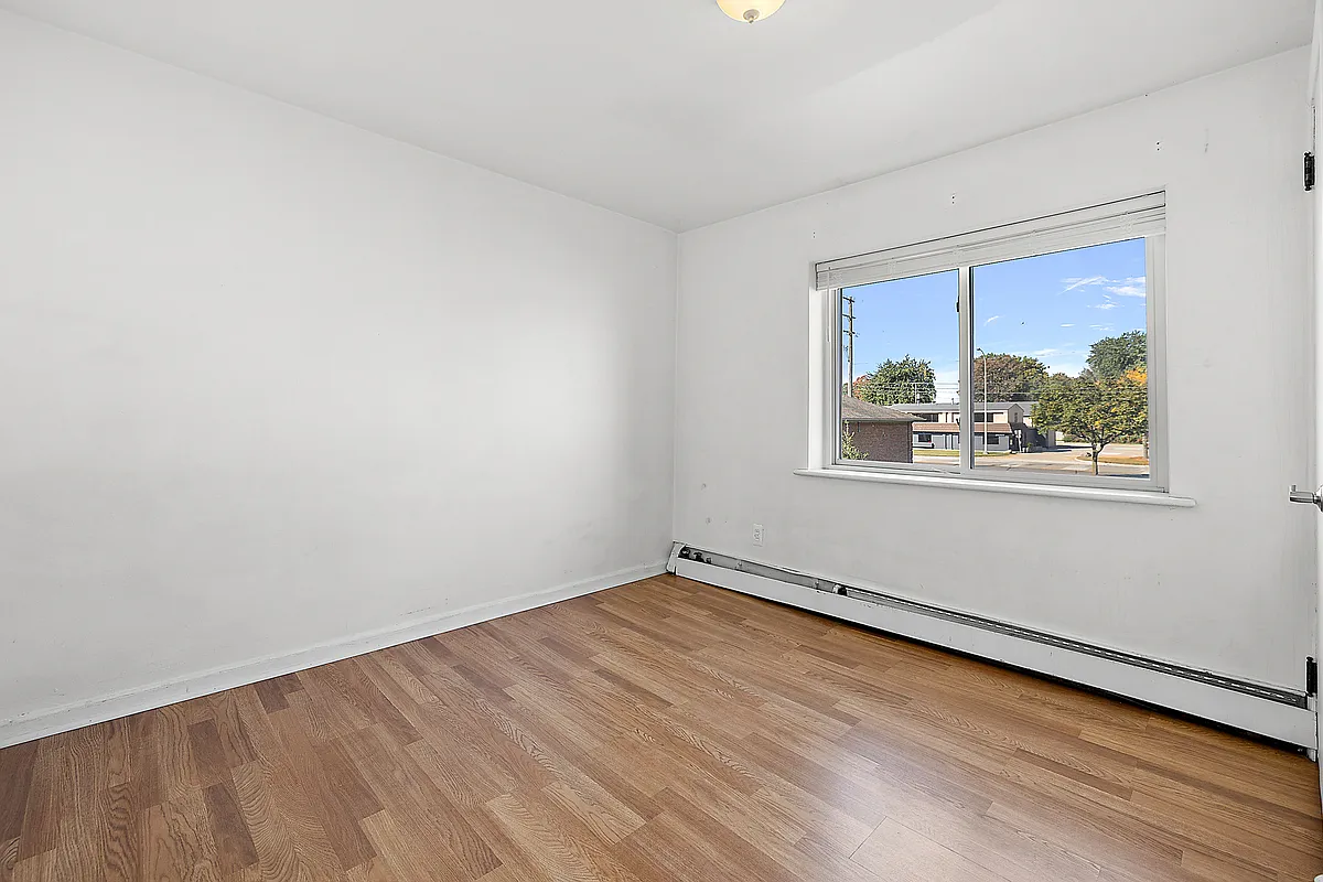 Building Photo - 26324 Harper Ave #4
