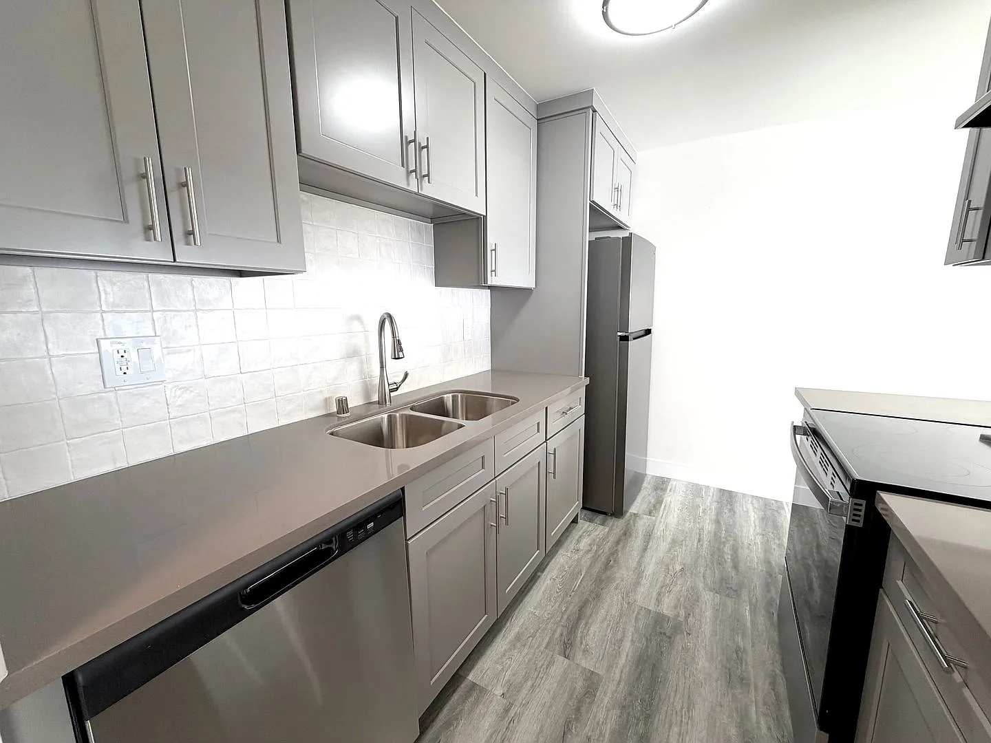 8140 Langdon Ave — Photo 1