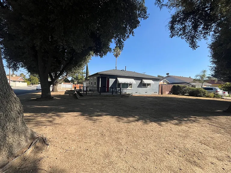 1086 Palm Ave — Photo 3