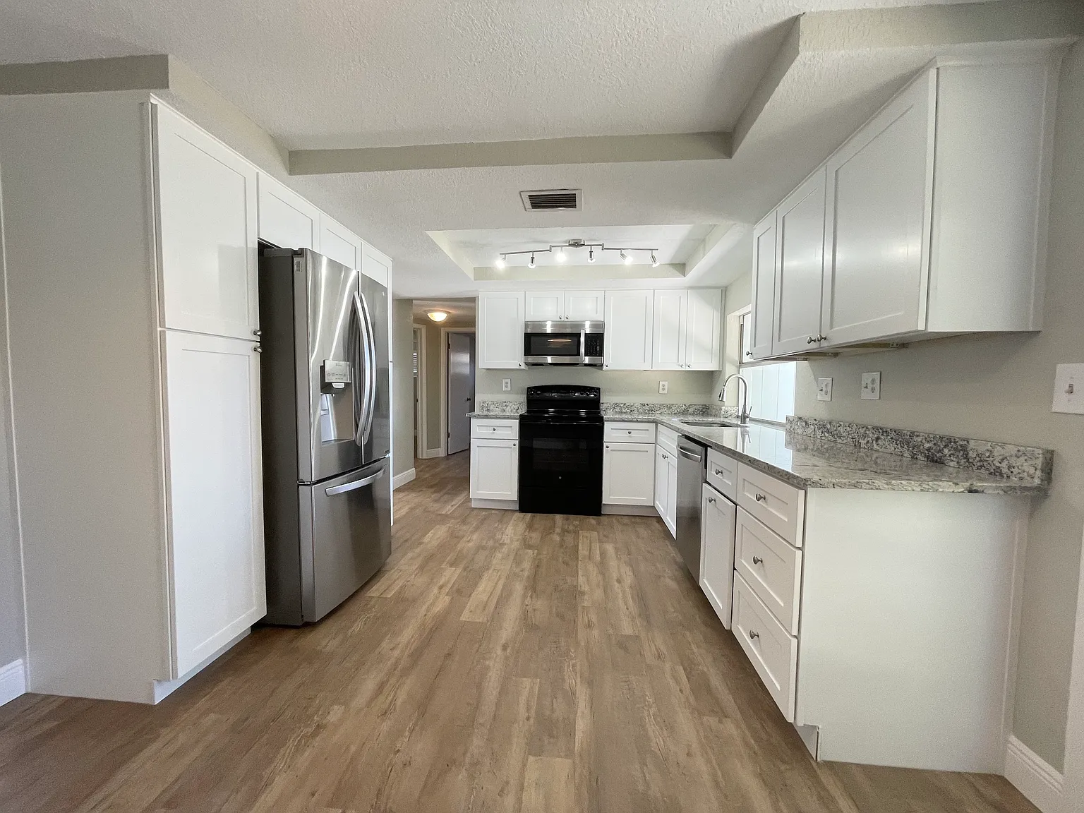 2 bed, 840 sqft, $1,650 — Photo 3