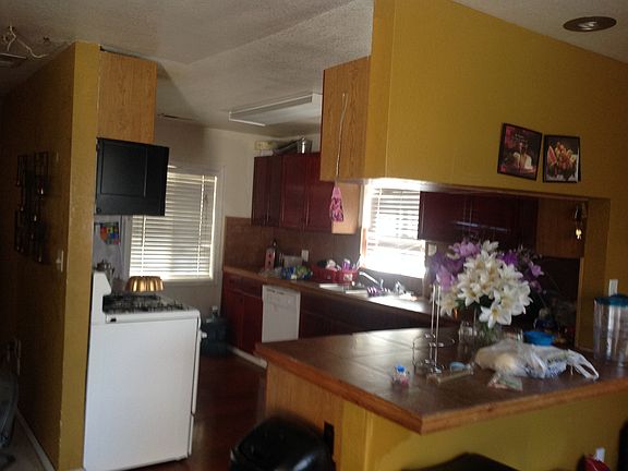2nd image of 3243 Holly Dr