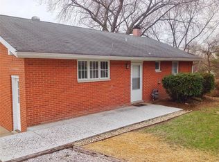 358 Hillview Dr, Wood River, IL