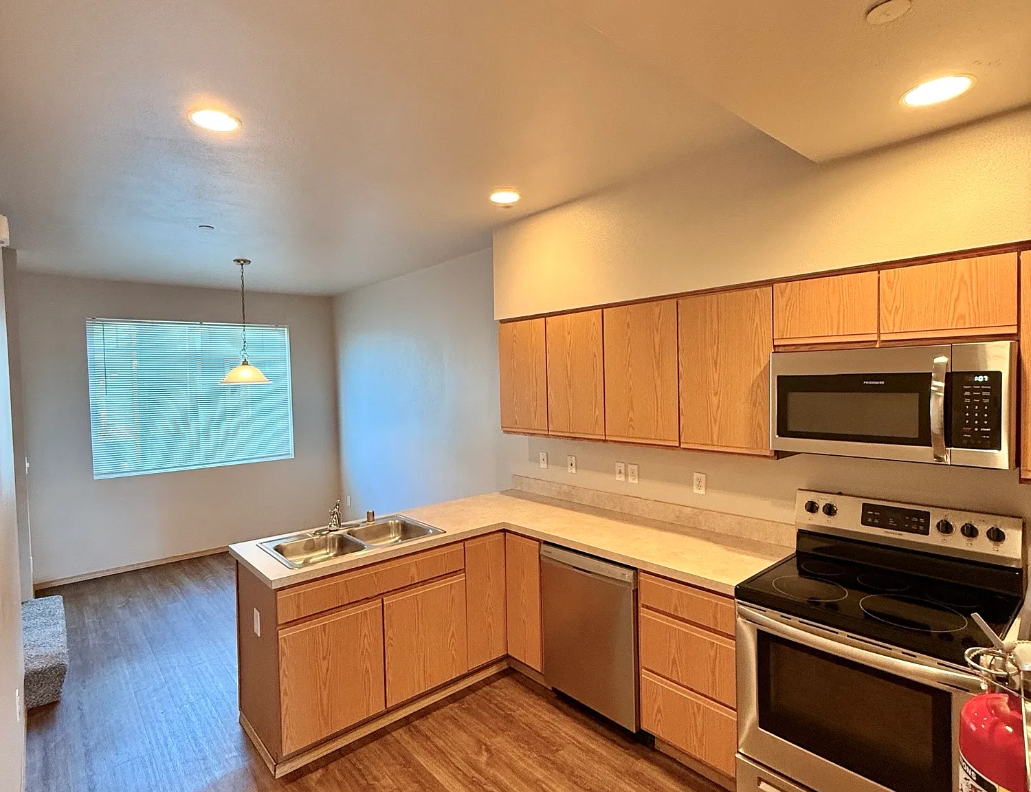 2 bed, 1.5 bath, 1338 sqft, $2,095 — Photo 4