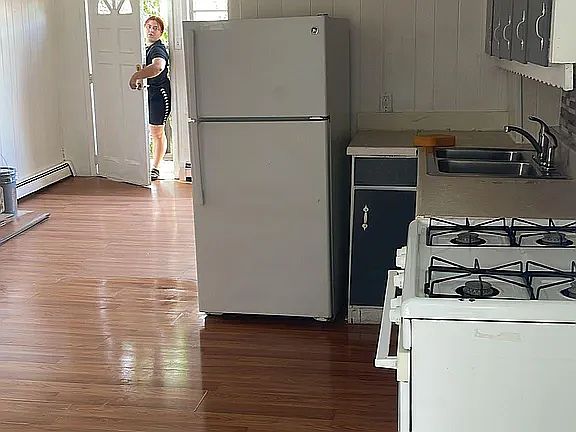 3rd image of 41 1/2 Kidder St