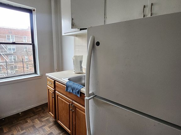 4th image of 510 Riverdale Ave #5H