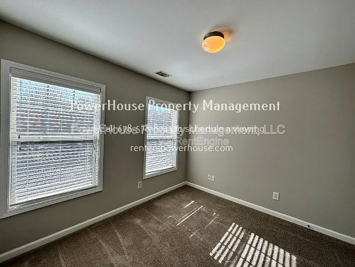 2403 Walnut Tree Ln — Photo 10