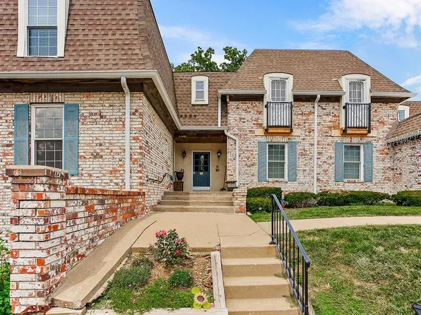 5716 Metcalf Ct, Overland Park, KS 66202