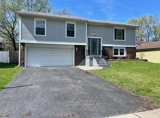 168 Farm Gate Ln, Bolingbrook, IL 60440