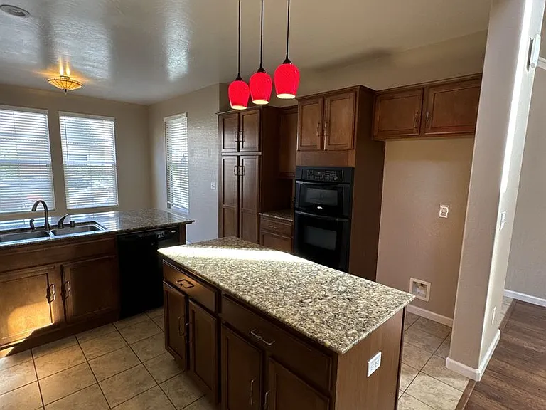 3237 N Winslow St — Photo 5