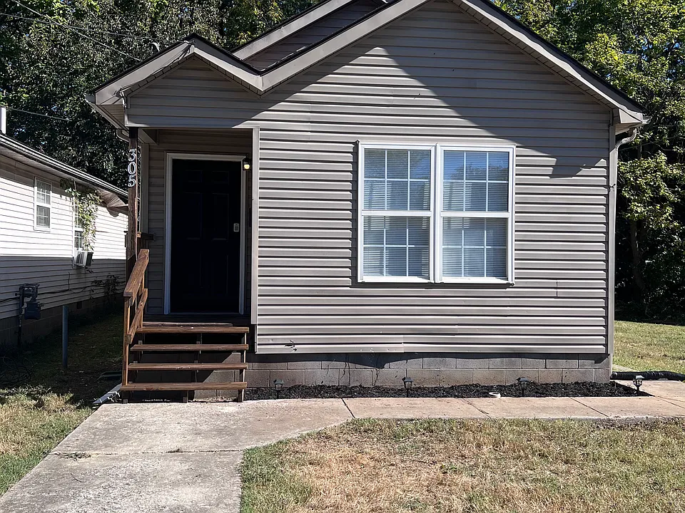 305 Short St