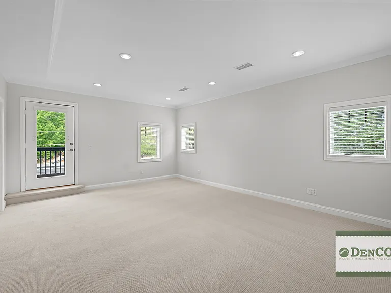 1401 S Clarkson St — Photo 18