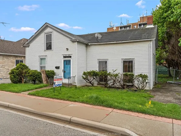 109 Park St, Amherstburg, ON N9V 1N7