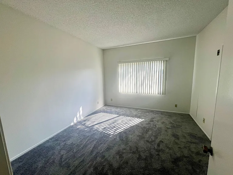 17806 Kinzie St. — Photo 8