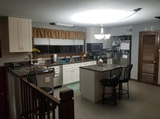 11 Pebblestone Cir, Suffield, CT 06078