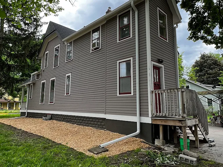721 Clark Ave — Photo 4