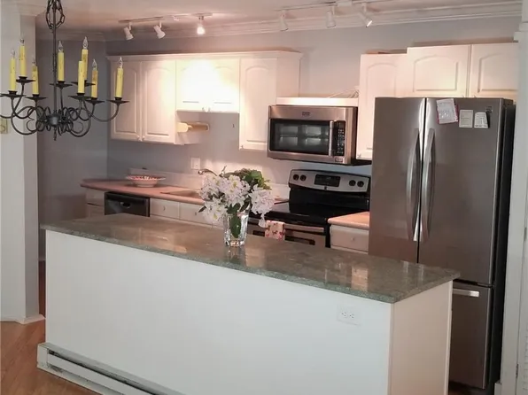 85 River Road #J1, Essex, CT 06426