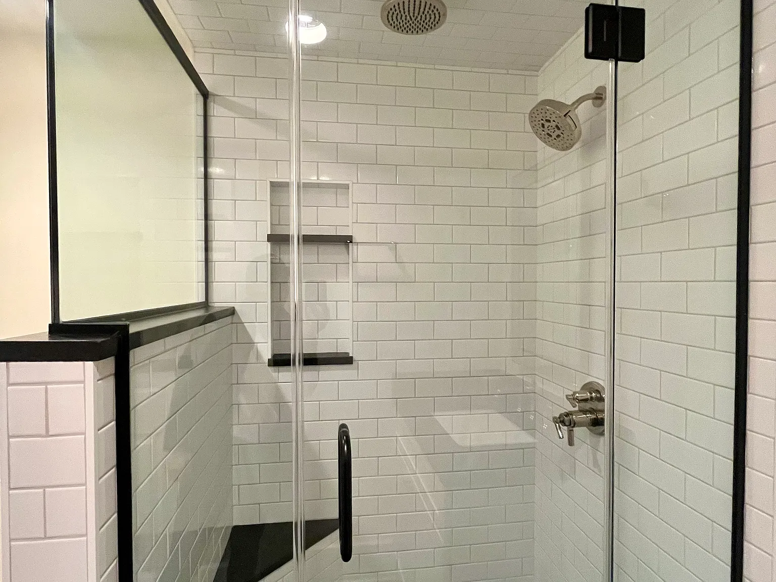 1 bed, 725 sqft, $1,900 — Photo 3