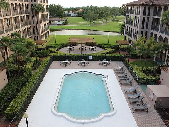 3rd image of 6150 Gulfport Blvd S APT 213