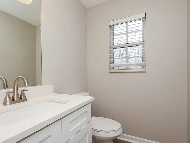 812 Dresden Ct — Photo 18
