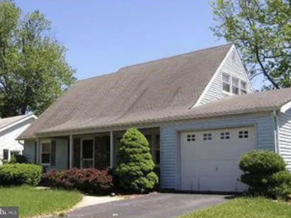 15 Gaylord Cir, Willingboro, NJ 08046