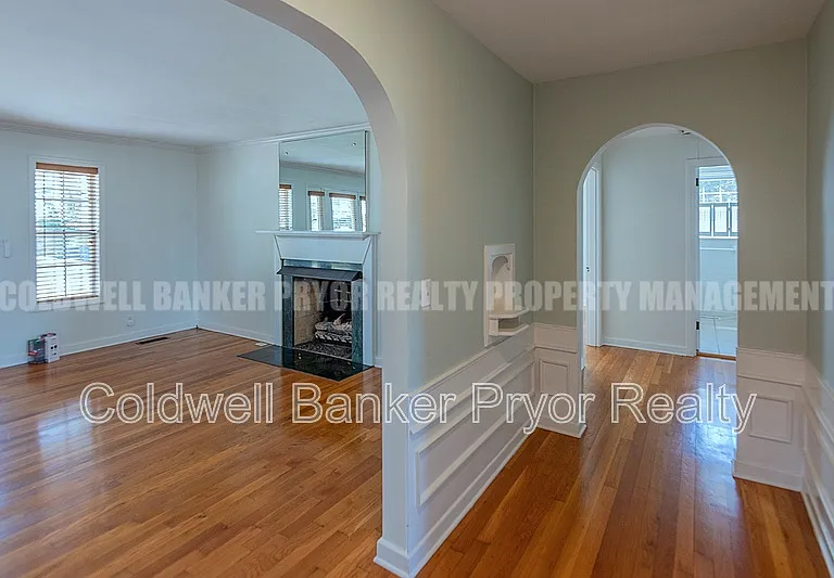 323 Walsh Rd — Photo 8