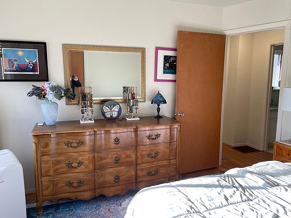 3rd image of 136A Amherst Ave
