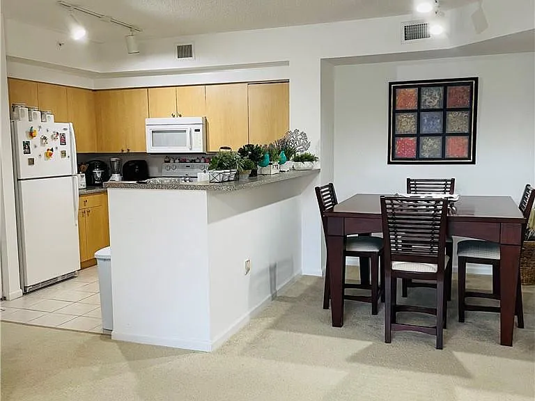 8020 N Nob Hill Rd #206 — Photo 4