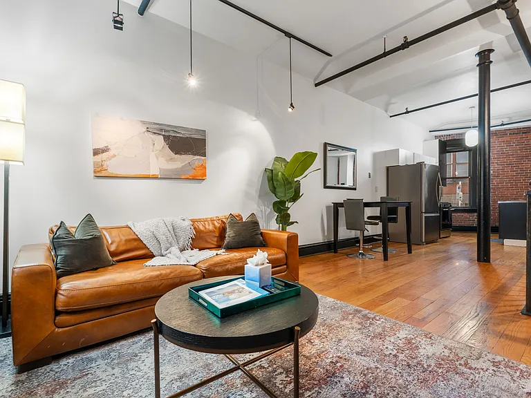19 Stanhope St #1B — Photo 22