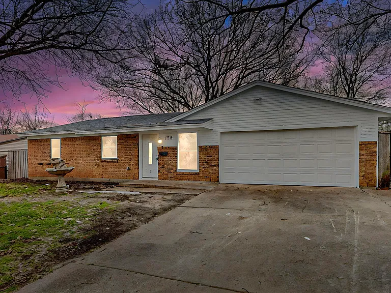 538 E Fairmeadows Dr — Photo 1