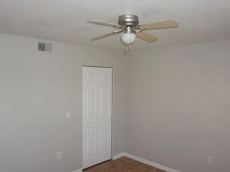 220 Lake Parsons Grn #206 — Photo 7