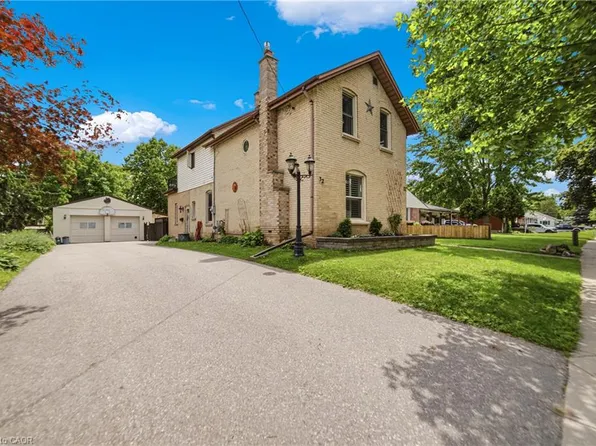 32 Clench Ave, Brantford, ON N3T 1B6