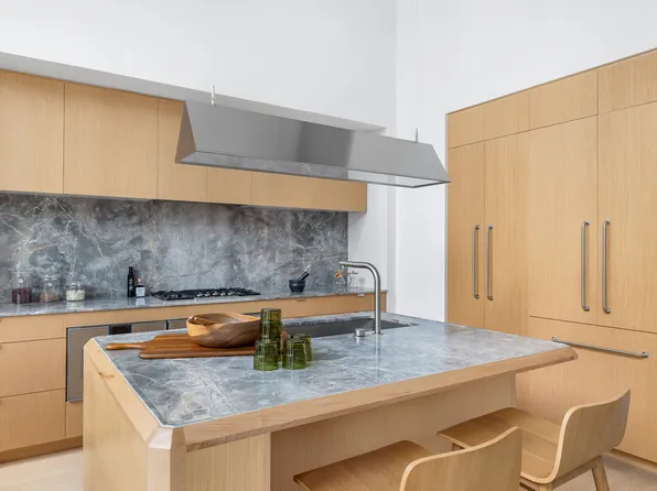 30 Front Street image 7 of 36