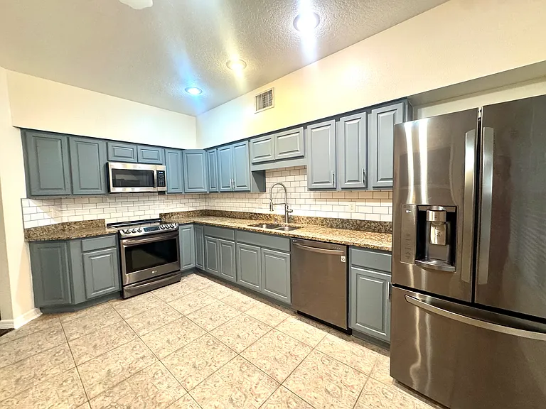 2800 Countryside Blvd #1-33 — Photo 32