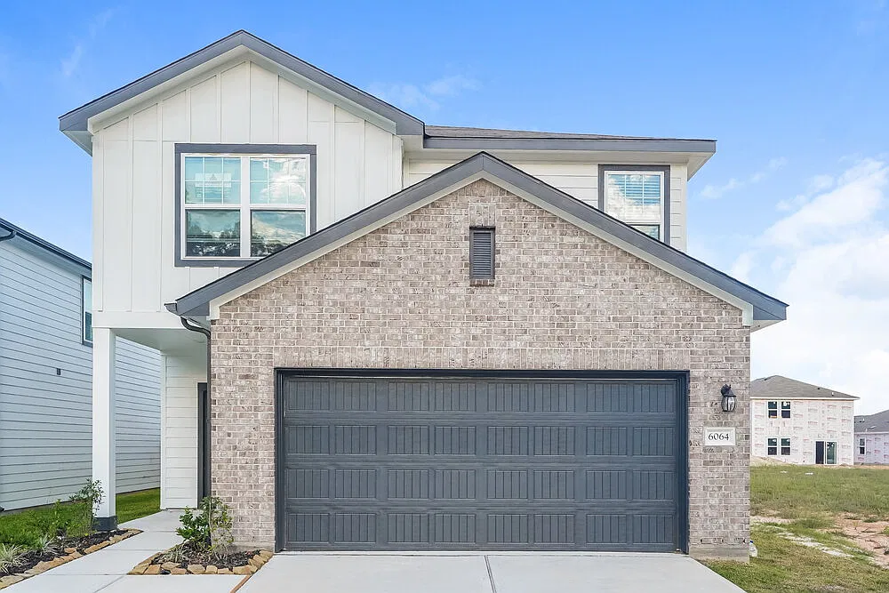 4 bed, 3.0 bath, 2260 sqft, $2,375 — Photo 1